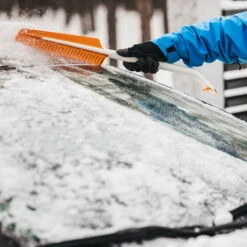 Fiskars SnowXpert Eiskratzer & Schneebürste -Gartenprodukte 0910200568 SnowXpert Eiskratzer und Schneebuerste 1 104016