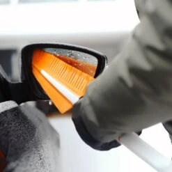 Fiskars SnowXpert Eiskratzer & Schneebürste -Gartenprodukte 0910200568 SnowXpert Eiskratzer und Schneebuerste 5 107875