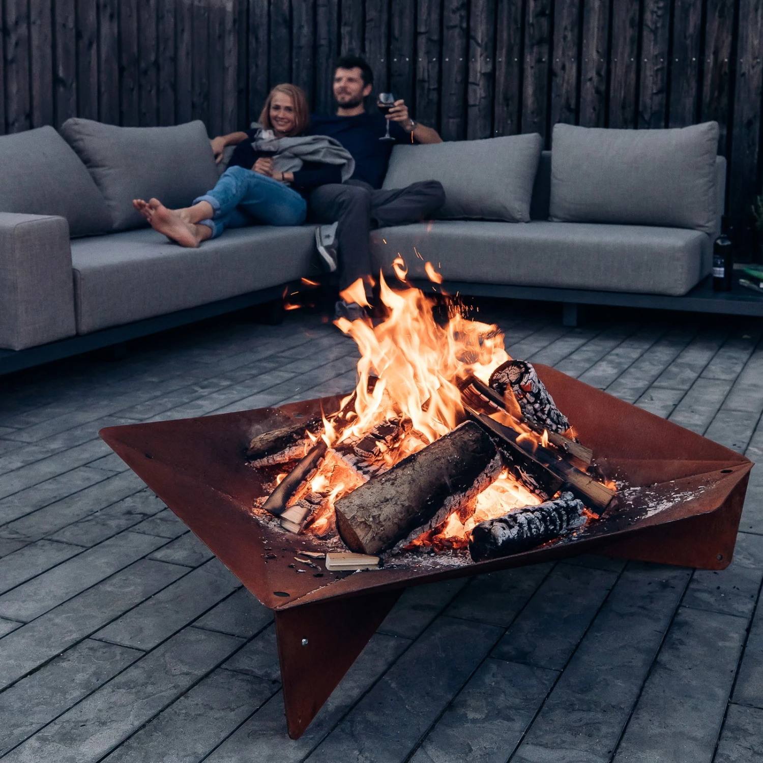 Höfats TRIPLE 90 Feuerschale In Schwarz, Maße 90 X 78 X 24 Cm 9 Höfats TRIPLE 90 Feuerschale In Schwarz, Maße 90 X 78 X 24 Cm – Bild 7